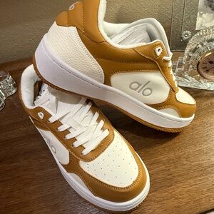 ALO Recovery Mode Sneaker Yoga Tan and White Athletic Sneakers